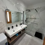 Apartament Family Iris 20m From The Beach, In Mandre