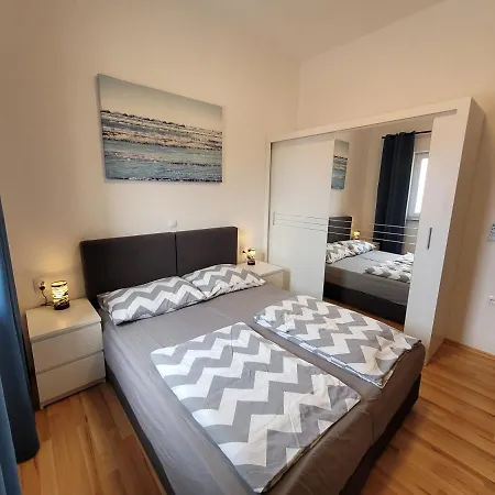 Family Iris 20m From The Beach, In アパート *