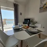 Family Iris 20m From The Beach, In 아파트