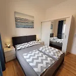 아파트 Family Iris 20m From The Beach, In *