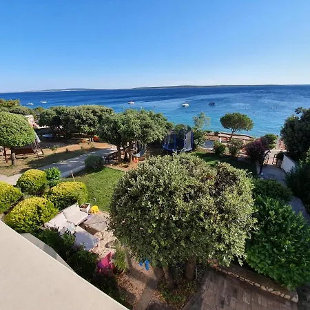 Family Iris 20m From The Beach, In