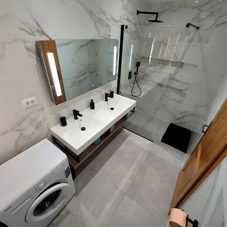 Апартаменты Family Iris 20m From The Beach, In Мандре
