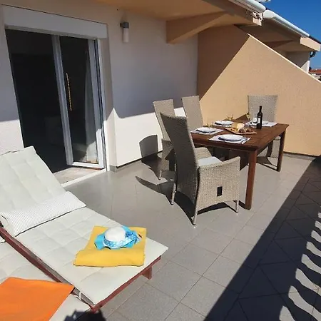 Family Iris 20m From The Beach, In Apartment *