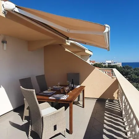 Family Iris 20m From The Beach, In Apartment Mandre