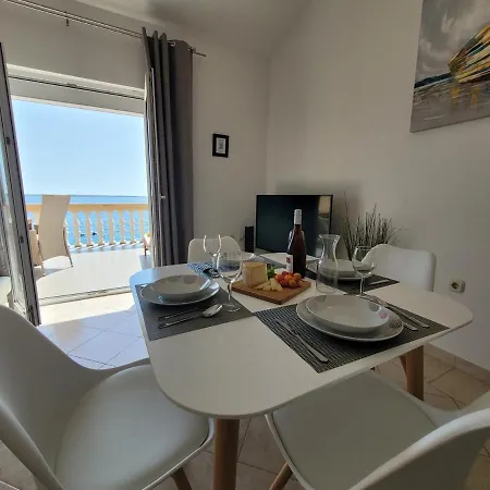 Family Iris 20m From The Beach, In Апартаменты