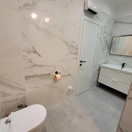 Family Iris 20m From The Beach, In Apartment Mandre