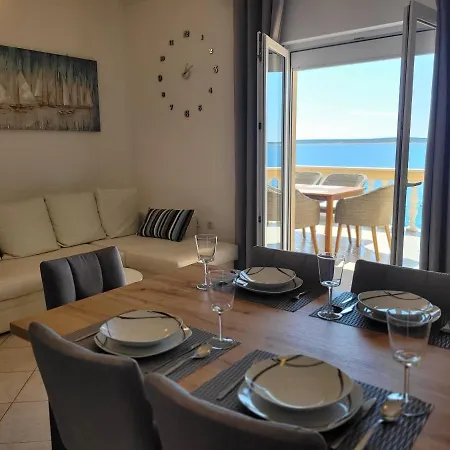 Family Iris 20m From The Beach, In * Mandre