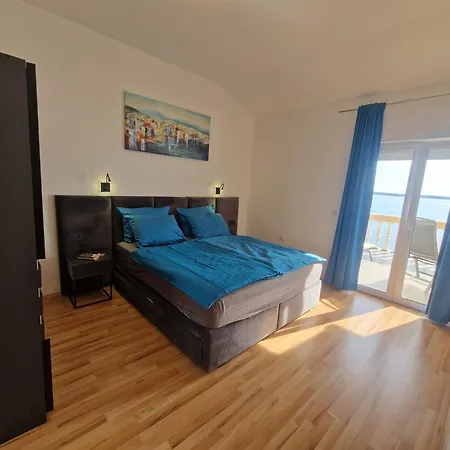 Апартаменты Family Iris 20m From The Beach, In *