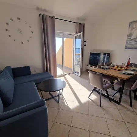 Apartment Family Iris 20m From The Beach, In Mandre