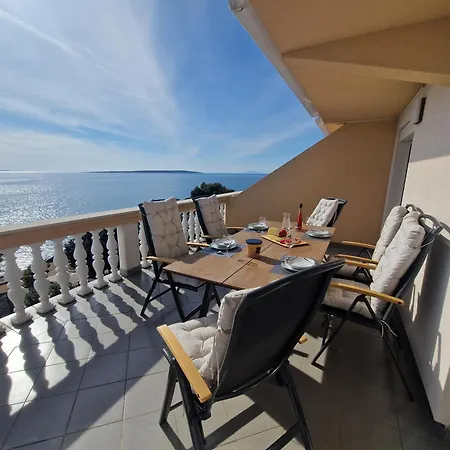 Апартаменты Family Iris 20m From The Beach, In Мандре
