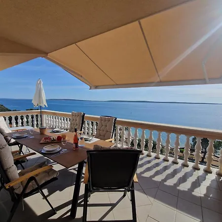 Апартаменты Family Iris 20m From The Beach, In *