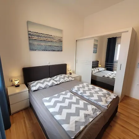 Апартаменты Family Iris 20m From The Beach, In *