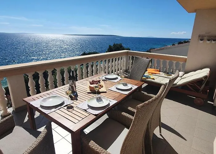 Family Iris 20m From The Beach, In