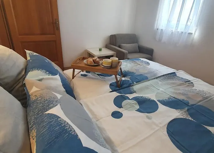 Family Iris 20m From The Beach, In Apartment Mandre