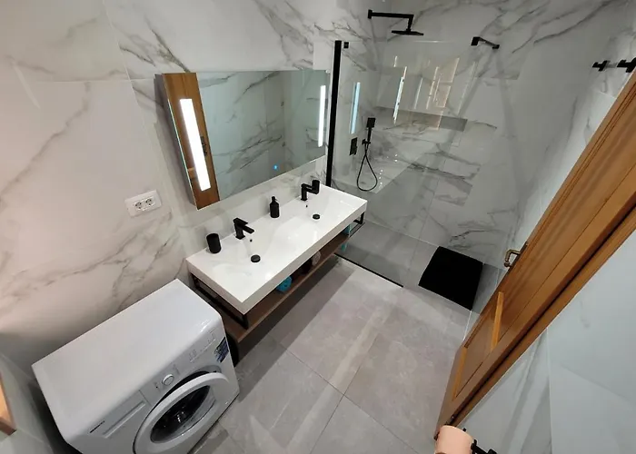 Апартаменты Family Iris 20m From The Beach, In Мандре