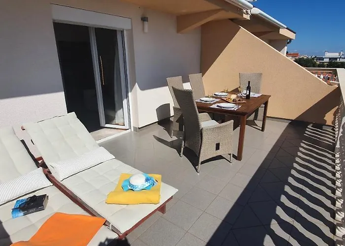 Family Iris 20m From The Beach, In Apartment *