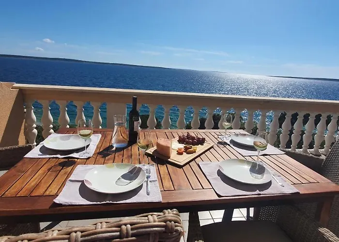 Family Iris 20m From The Beach, In Mandre