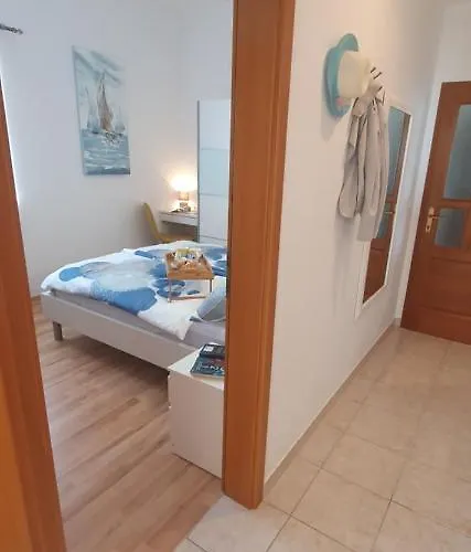 Family Iris 20m From The Beach, In Mandre