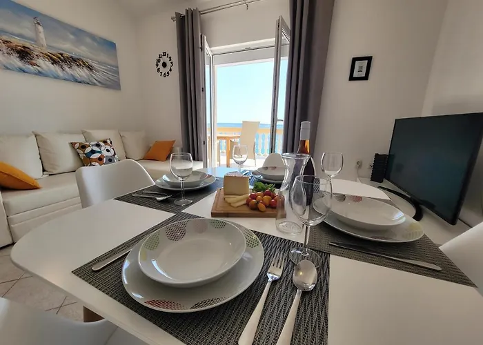 Family Iris 20m From The Beach, In Mandre