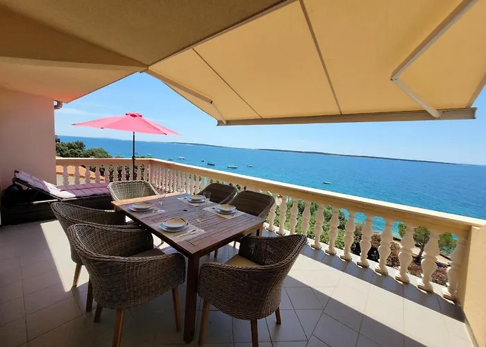 Family Iris 20m From The Beach, In Apartment *