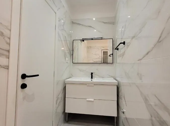 Family Iris 20m From The Beach, In