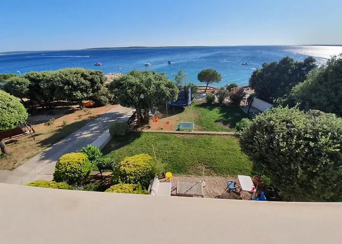 Family Iris 20m From The Beach, In * Mandre