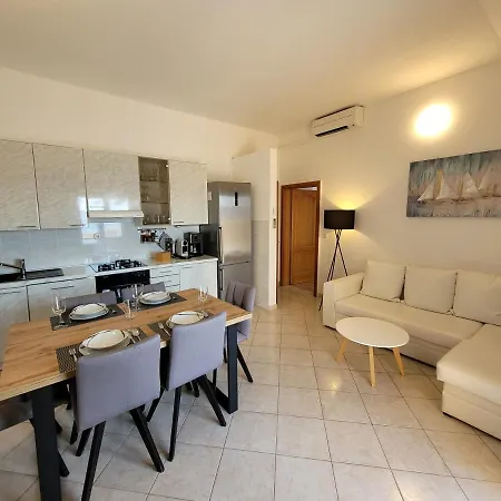 Apartmán Family Iris 20m From The Beach, In