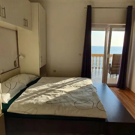 Apartmán Family Iris 20m From The Beach, In