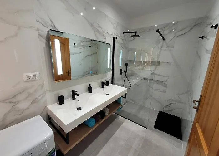 شقة Family Iris 20m From The Beach, In ماندري