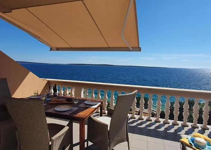 شقة Family Iris 20m From The Beach, In