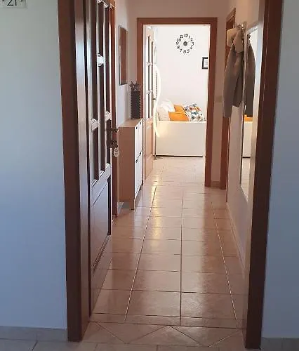 Family Iris 20m From The Beach, In شقة *