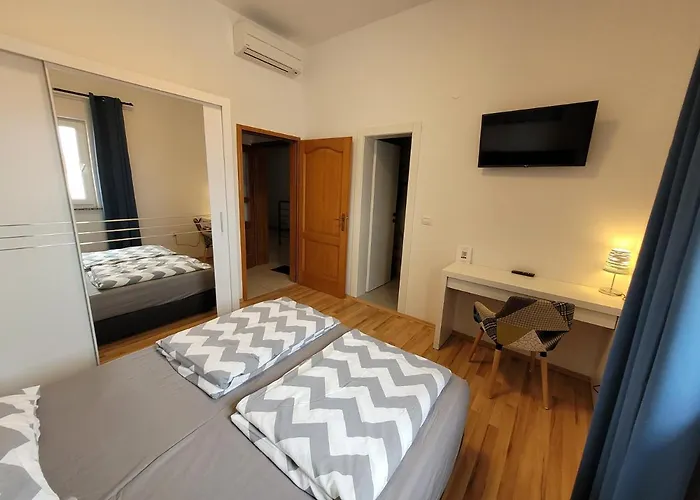 شقة Family Iris 20m From The Beach, In