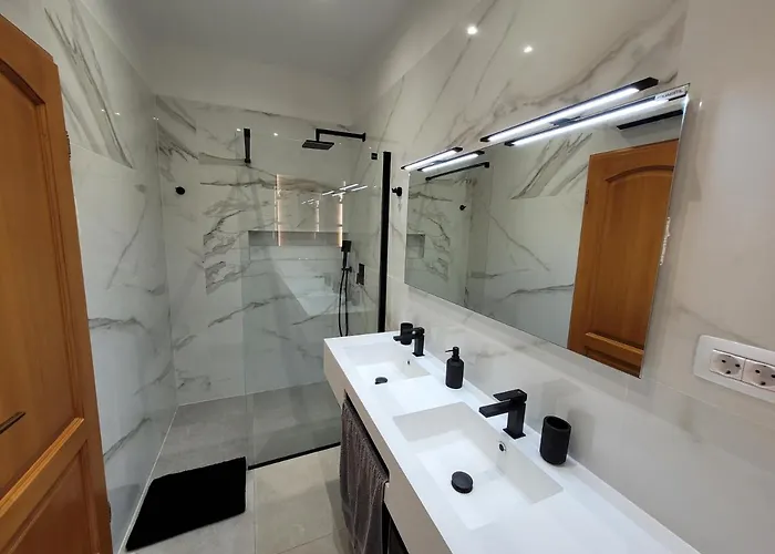 Family Iris 20m From The Beach, In شقة *